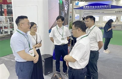 La catena Donghua appare alla fiera internazionale delle macchine per l'indus...